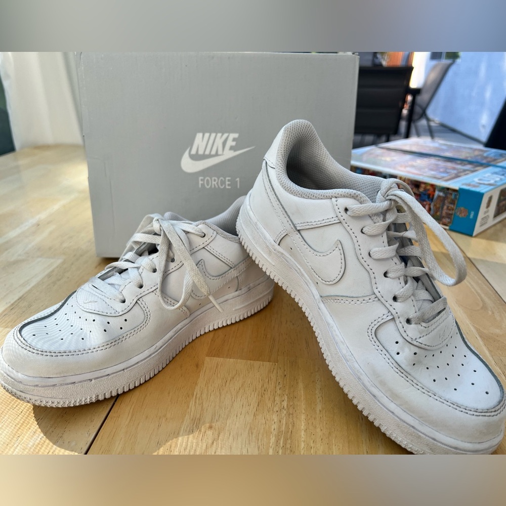 Nike Classic White Force 1 Sneakers